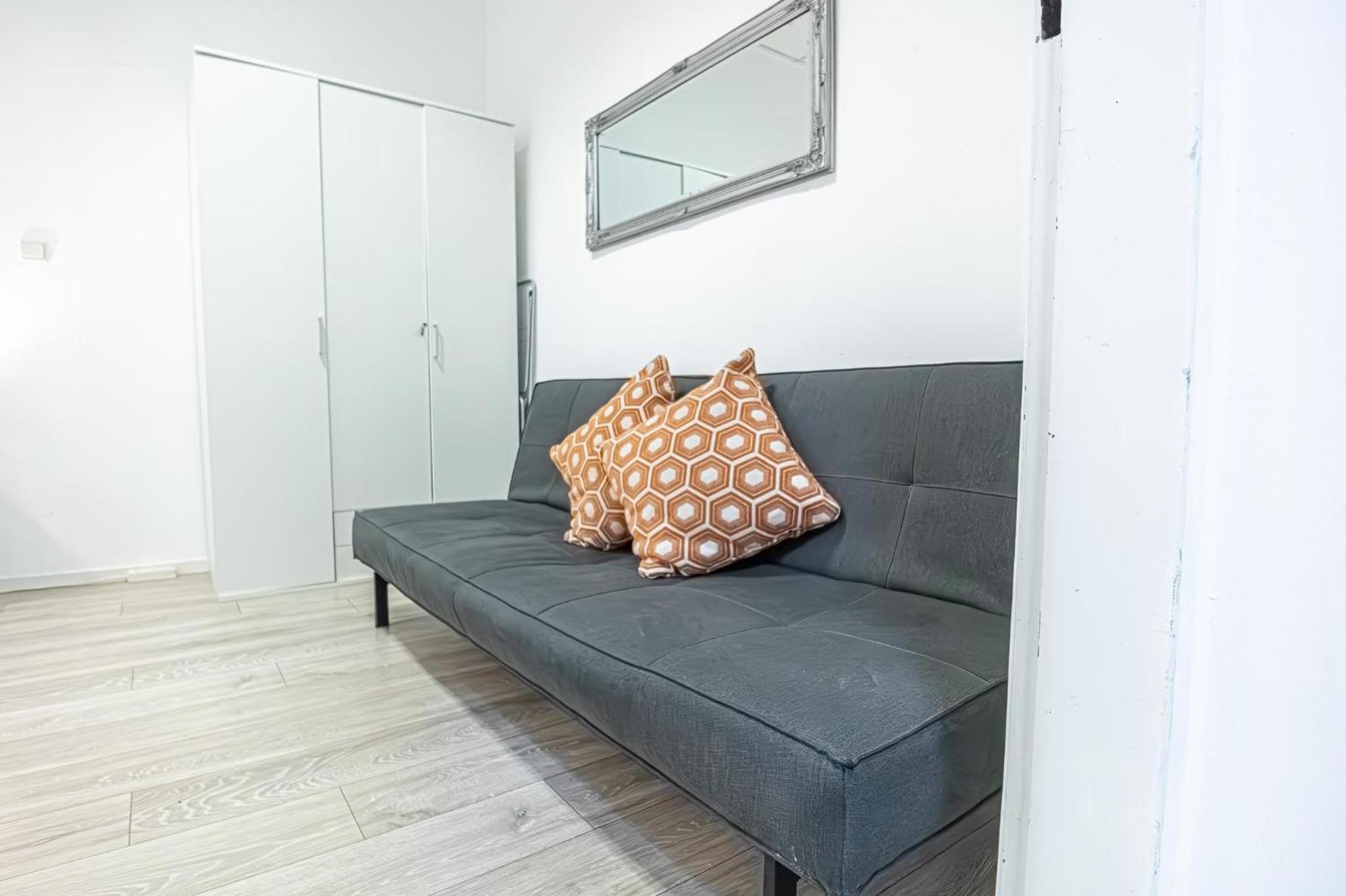 Modern Suitable For Longstays Apartment *
