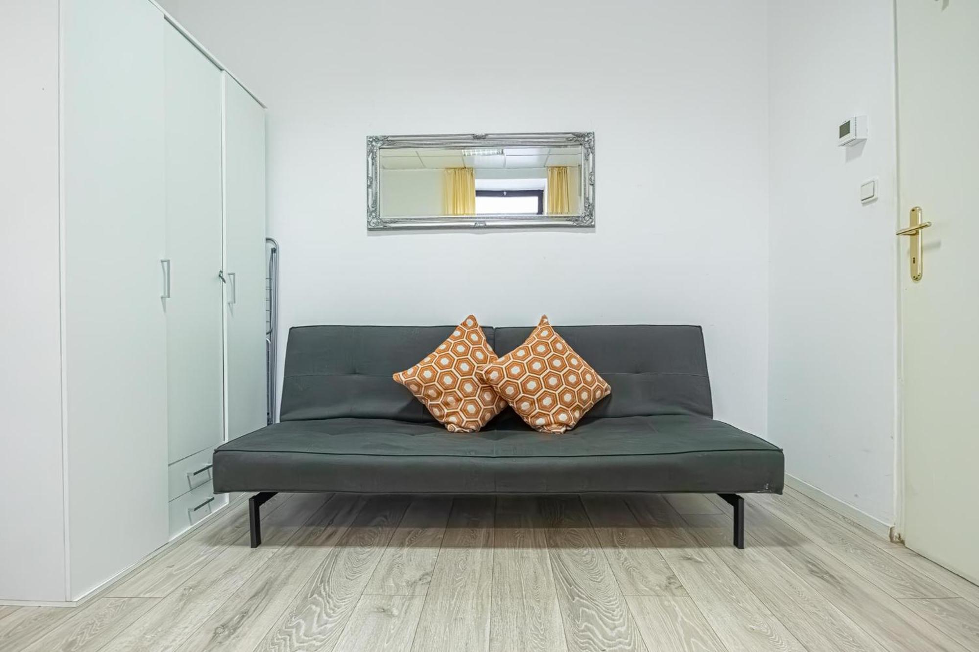 Modern Suitable For Longstays *